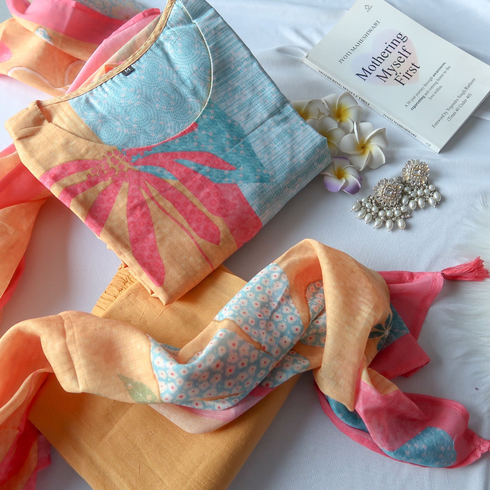 1DC05B1A-89B7-4EF6-A26C-462305C61F14-2.jpg Bahaar Suit set - phool - Image 1